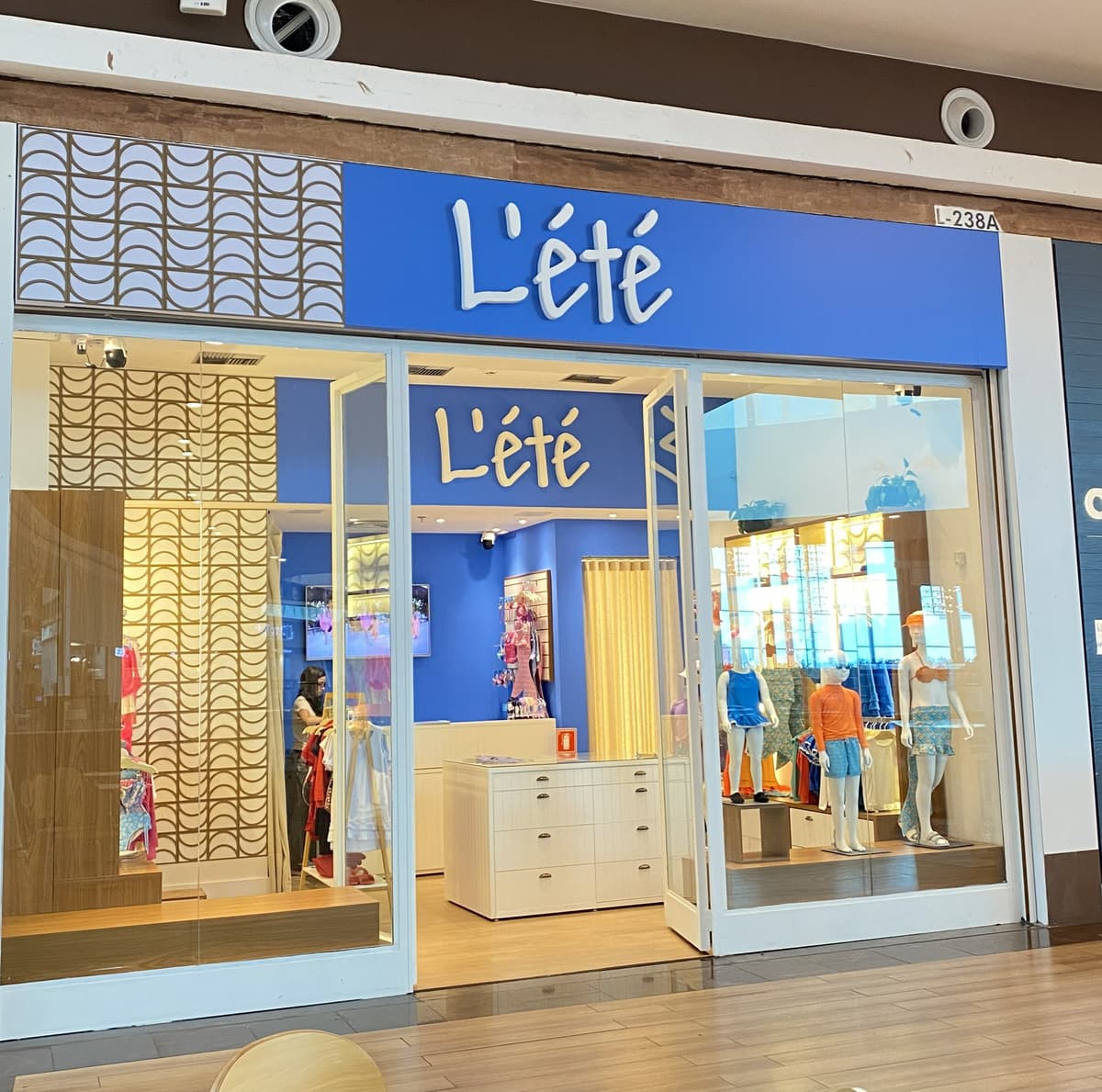 Imagem de interna da loja l´eté
